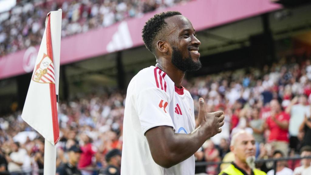Dodi Lukebakio celebra un gol durante un partido de pretemporada.
