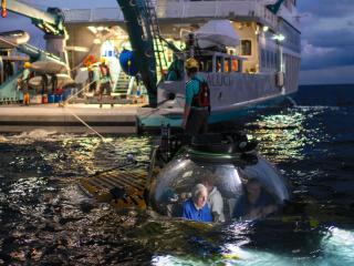David Attenborough sumergiéndose en el arrecife Osprey. Foto: Oficina Nacional Estadounidense de Administración Oceánica y Atmosférica, Gabinete de Santuarios Marinos