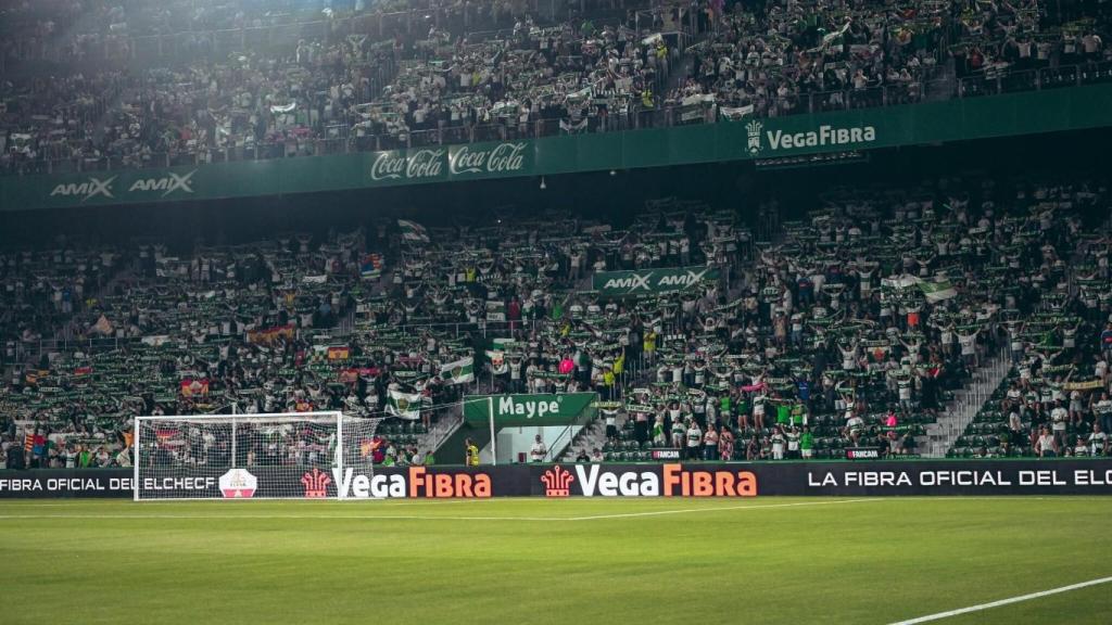 Las gradas del Martínez Valero llenas en una imagen de archivo.