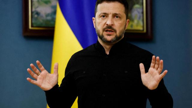 El presidente de Ucrania, Zelenskiy, habla durante una conferencia de prensa en Kyiv.