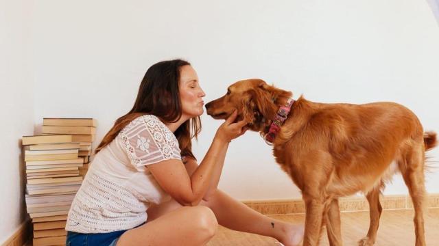 Laura Vidal es la primera española que se dedica a proveer ayuda psicológica a personas que han perdido a sus mascotas.