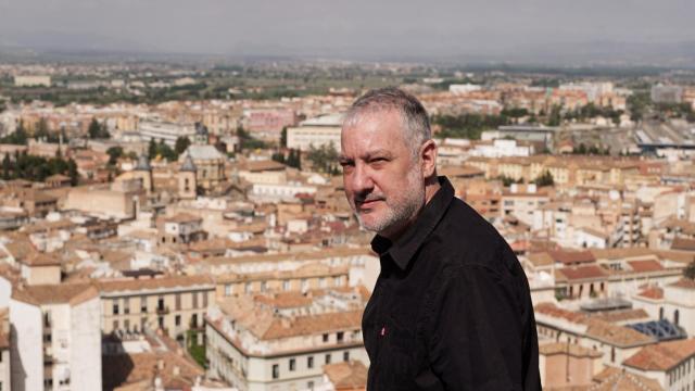 Spencer Tunick, el fotógrafo estadounidense que busca crear un gran desnudo colectivo en Granada para retratar el espíritu del pueblo español.