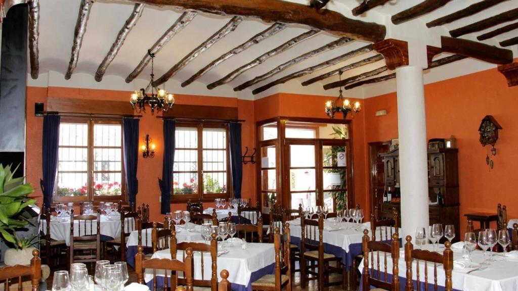 El interior del Mesón Ca Rafael.