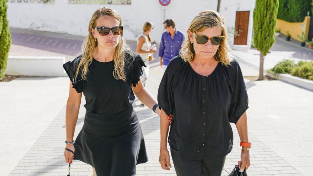 Carla Goyanes y Cari Lapique tras el fallecimiento de Carlos Goyanes.