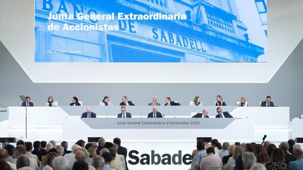 Primera junta de accionistas de Sabadell de este miércoles.