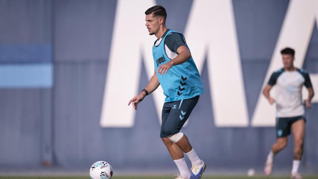 Javi Montero en su primer entrenamiento como jugador del Málaga CF.