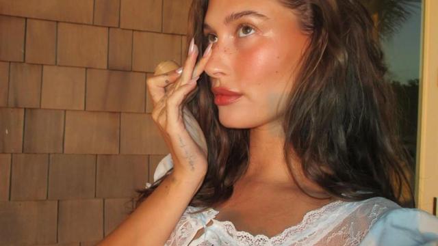 Hailey Bieber, uno de los referentes 'beauty' del momento.