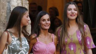 La Reina y sus hijas, en Palma.