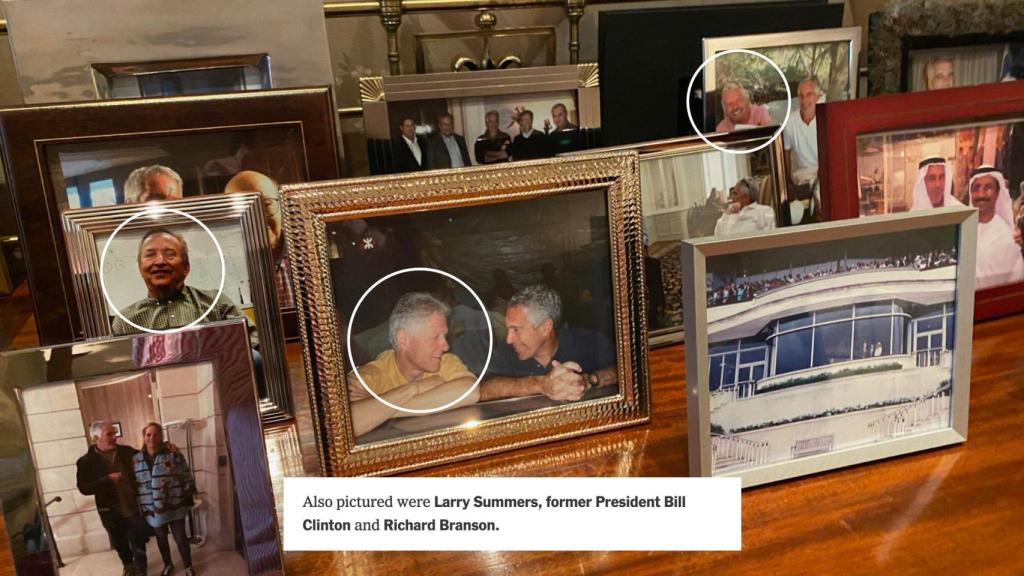 Una fotografía, entre otras, de Jeffrey Epstein junto al expresidente de EEUU Bill Clinton.