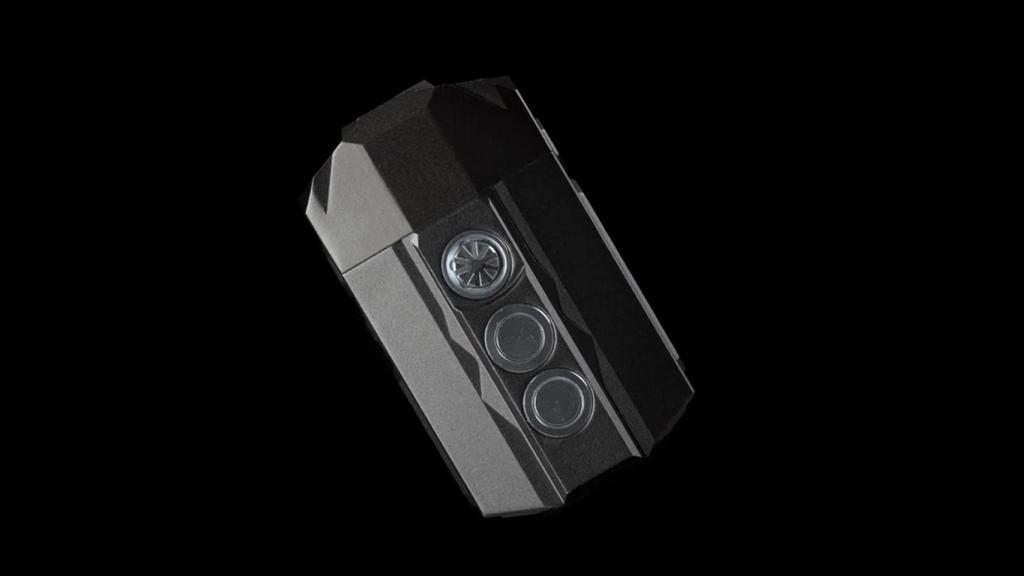 La linterna PoleShine cuenta con tres botones para controlar las distintas funciones