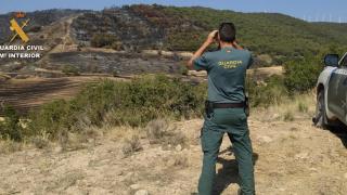 Un guardia civil en una zona de montaña.