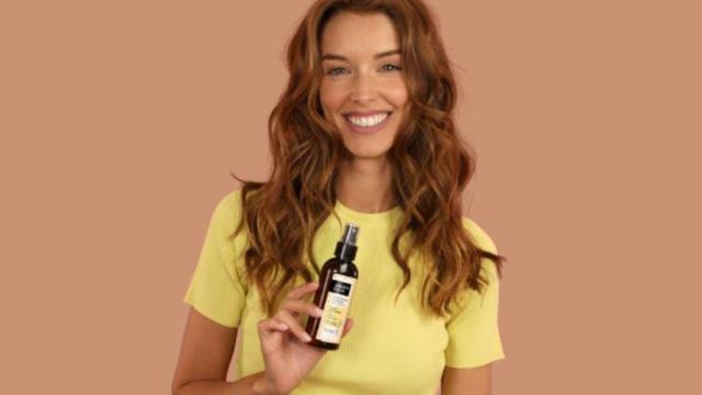 El 3 en 1 que tu pelo necesita este verano: protege contra el sol, el calor y la contaminación (por menos de 11€)