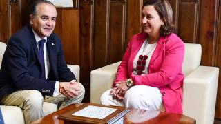 El alcalde de Talavera, José Julián Gregorio, junto a la presidenta de la Diputación de Toledo, Concepción Cedillo. Foto: Diputación.