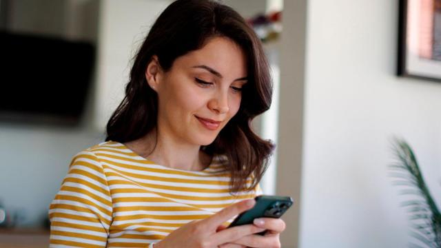 Unicaja regala a jóvenes 500 tarjetas regalo de Amazon de 30 euros