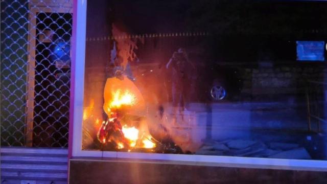 Incendio en un comercio de Cuenca. Foto: Policía Local.