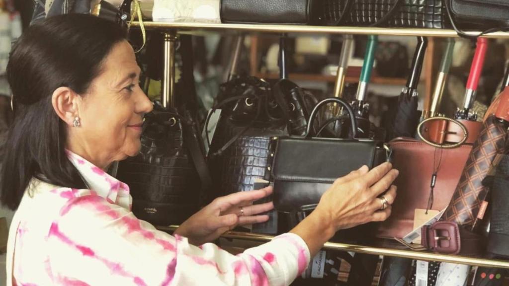 Argelina Sánchez en la Zapatería Martínez de La Fuente de San Esteban (Salamanca)