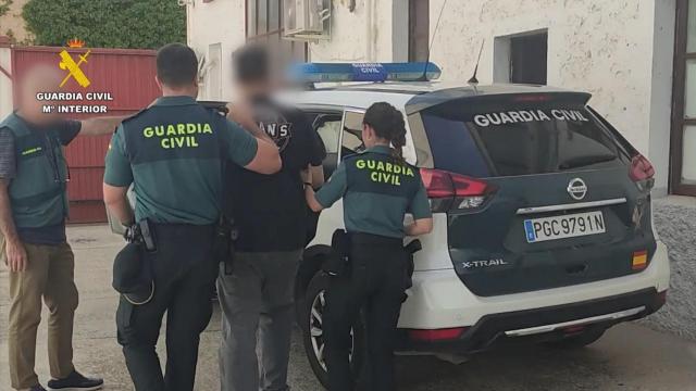 Imagen de la detención por parte de la Guardia Civil.
