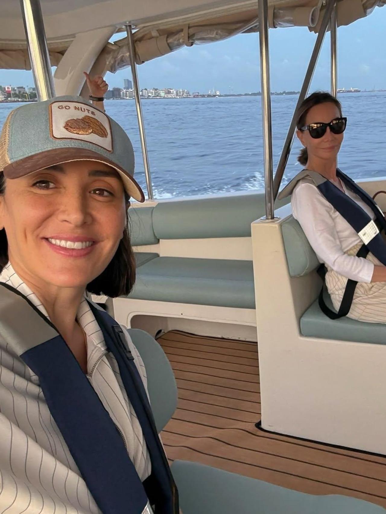 Qué gusto volver al paraíso , ha escrito la marquesa de Griñón en sus redes sociales desde las Maldivas, adonde ha viajado con su marido, Íñigo Onieva, y su madre, Isabel Preysler.