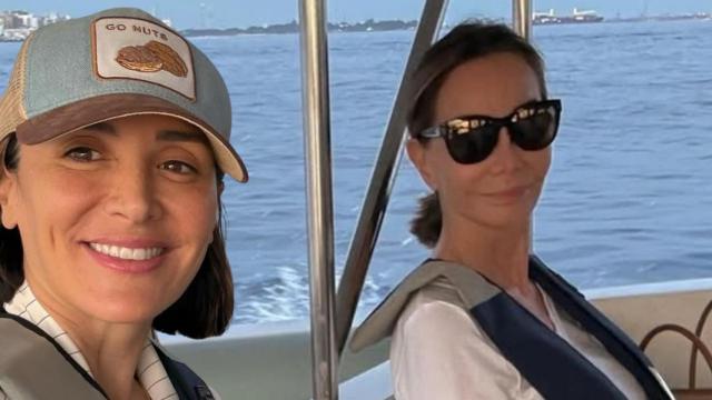 Tamara Falcó, con su madre, Isabel Preysler, durante sus vacaciones en Maldivas.