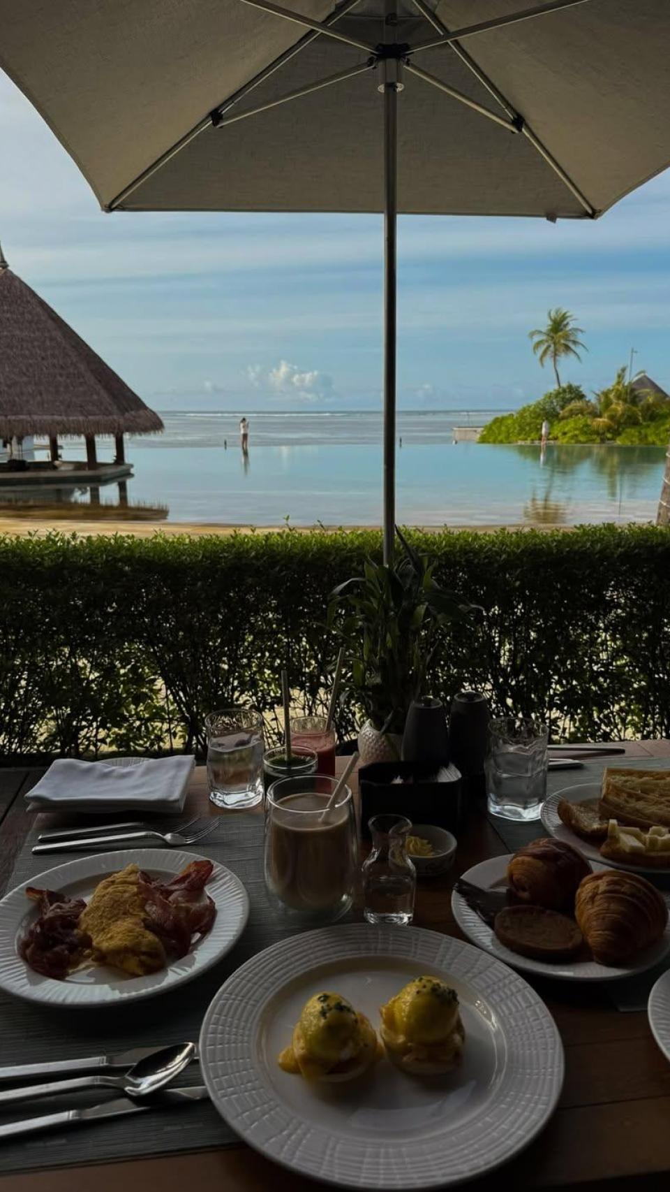 Tamara Falcó ha compartido imágenes de su viaje a Maldivas, donde se hospeda en un exclusivo resort.