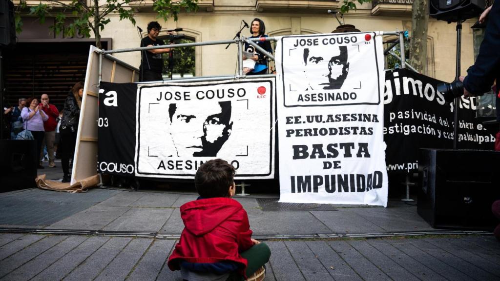 Familiares y amigos de José Couso exigen un año más investigación y justicia.