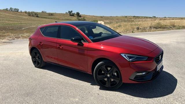 Vista tres cuartos delantera del Seat Leon FR e-Hybrid