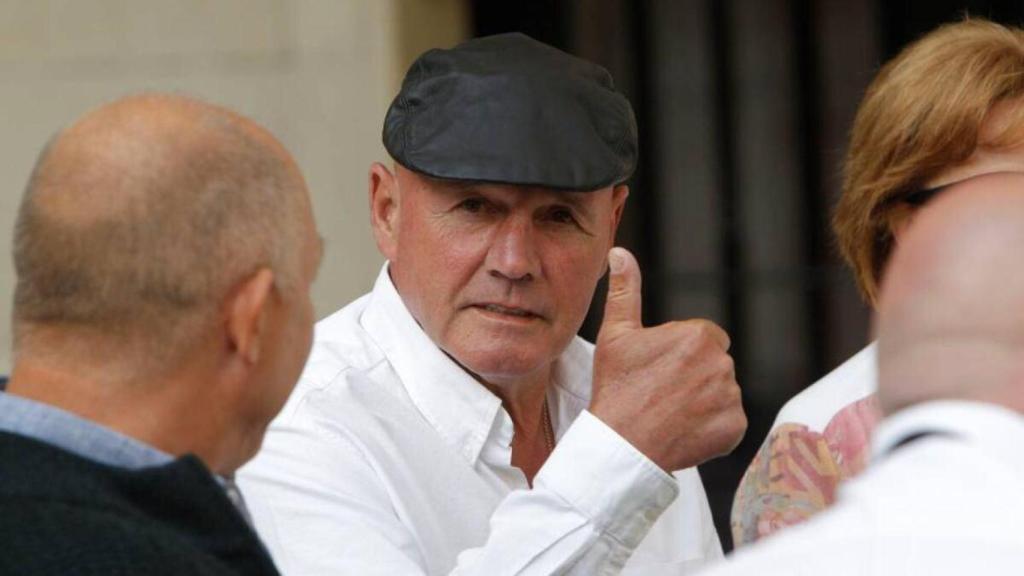 Brian Charrington, considerado uno de los barones del narcotráfico en Europa, en una cafetería próxima a la Audiencia de Alicante en 2018.