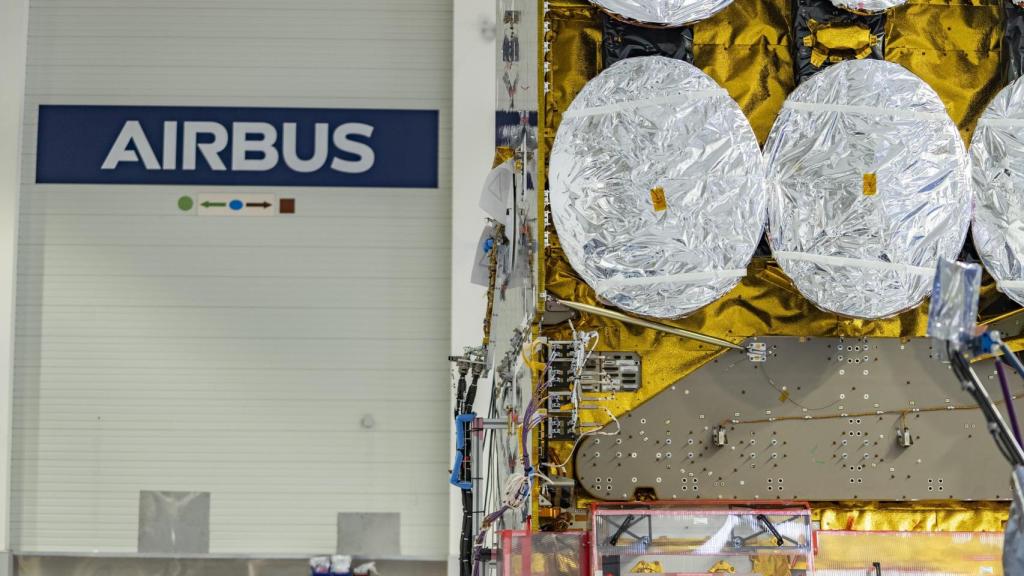 Detalle de las antenas de UHF del SpainSat NG2