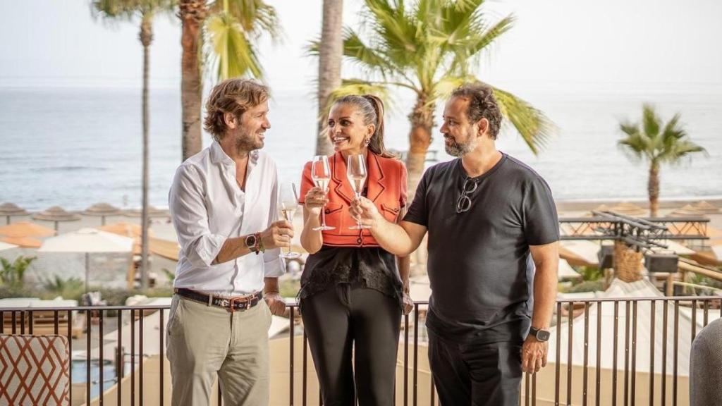 De izquierda a derecha: Rosauro Varo (presidente de GAT Inversiones) y los cofundadores de Starlite, Sandra García-Sanjuán e Ignacio Maluquer.