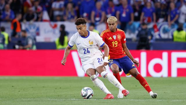 Desiré Doué y Lamine Yamal, durante las semifinales de la UEFA Nations League 2025.