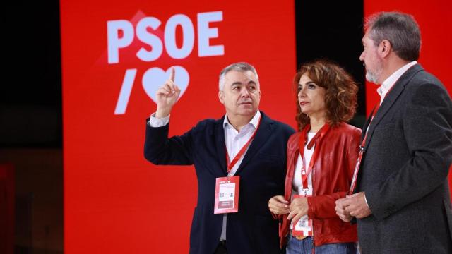 Santos Cerdán junto a María Jesús Montero y Juan Espadas, el pasado 29 de noviembre en la apertura del Congreso Federal del PSOE.