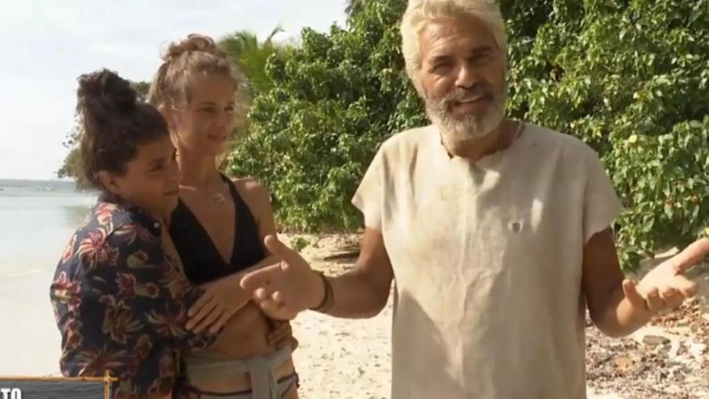 Agustín Bravo, Lola y Palito en 'Supervivientes'.