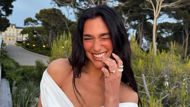 La cantante Dua Lipa es un buen ejemplo de esta estética llevada al mundo de las celebridades.