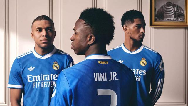 Mbappé, Vinicius y Bellingham lucen la tercera equipación del conjunto blanco.