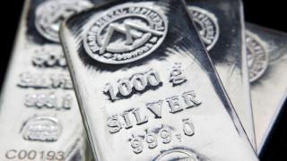 Lingotes de plata de 1000 gramos.