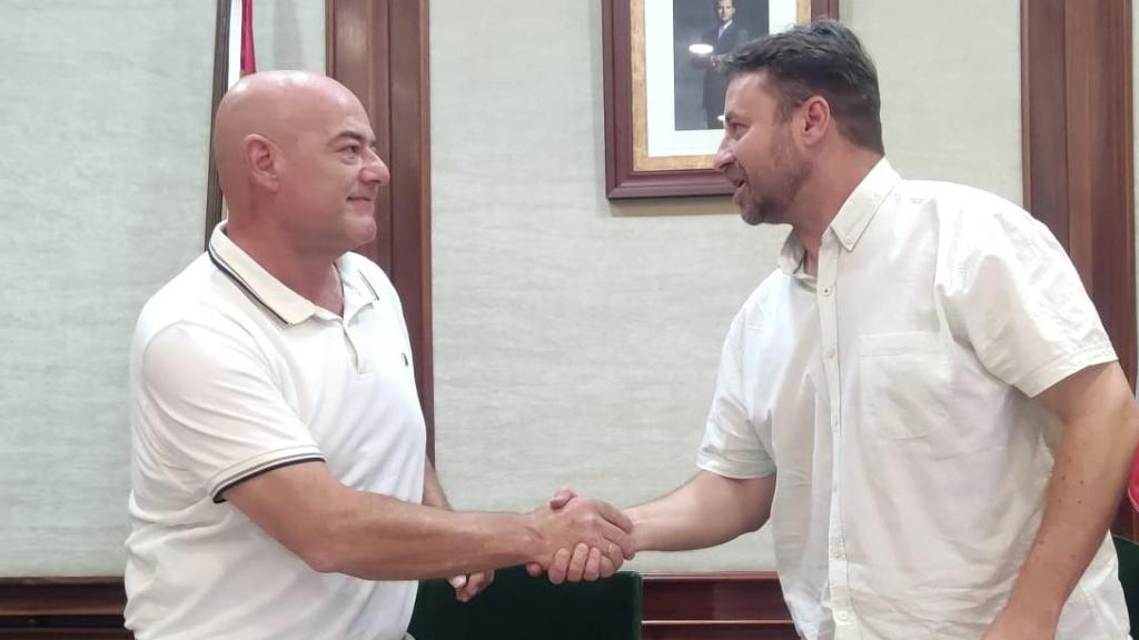 Firma del acuerdo de gobernabilidad del PSOE y Tu Aportas Béjar.