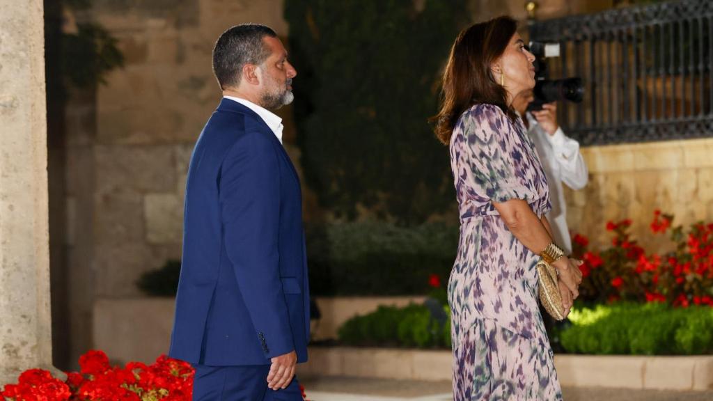 Pilar Aguiló y Jaime Anglada, durante la recepción ofrecida por los Reyes en el Palacio de Marivent, el pasado 4 de agosto de 2025.