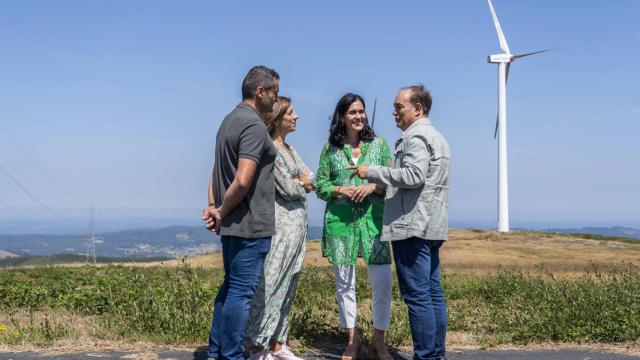 La secretaria general del PPdeG, Paula Prado, acompañada de la responsable de Medio Ambiente de la Xunta, Ángeles Vázquez, y el alcalde de Lalín, José Crespo.
