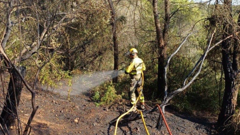 Bombero del Gobierno de Aragón durante un operativo