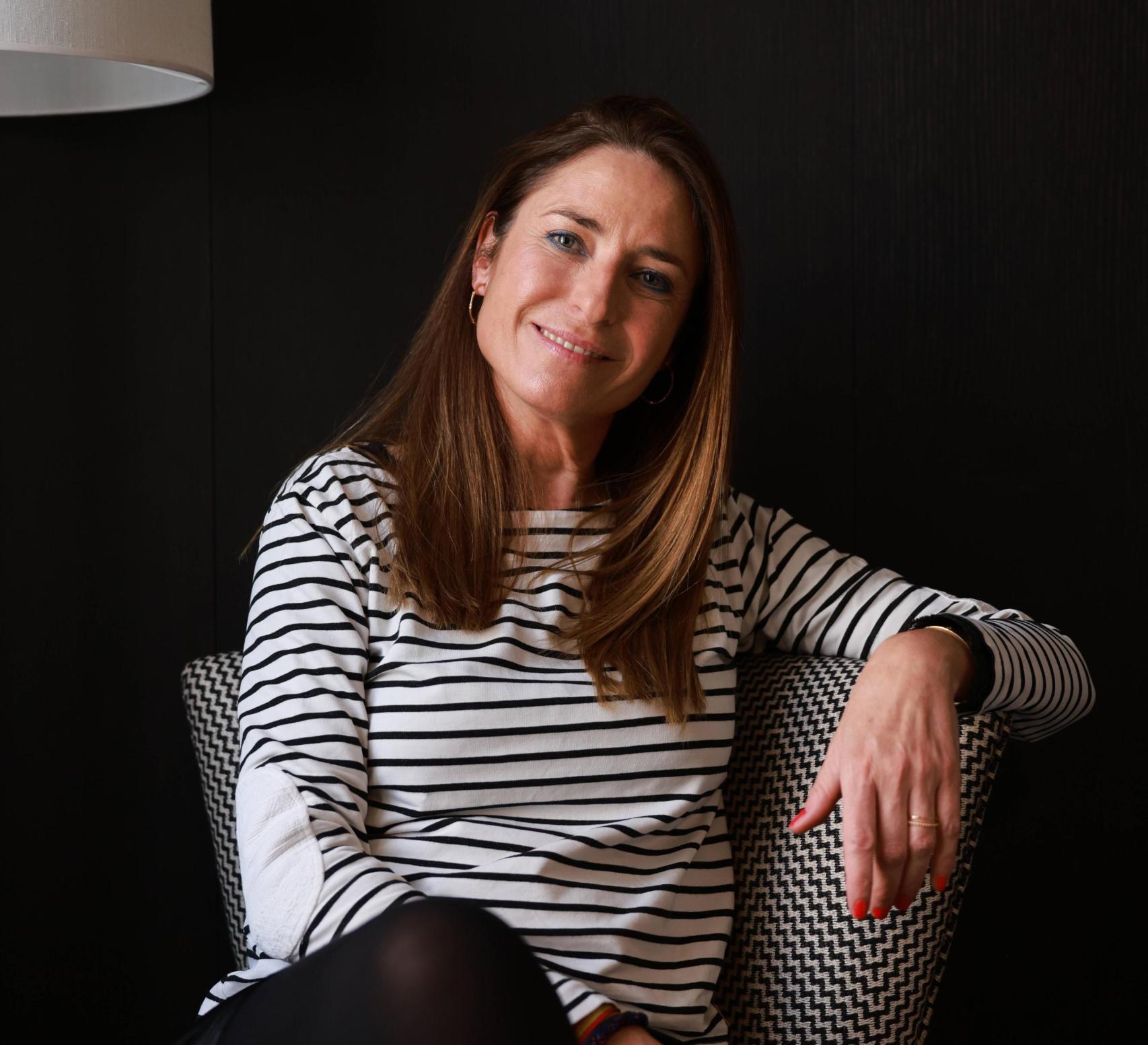 Llácer es vocal de Dermofarmacia y Formulación Magistral del Colegio Oficial de Farmacéuticos de Alicante; codirectora del Máster de Dermofarmacia y Cosmética de la UMH, así como profesora asociada en diferentes másteres.