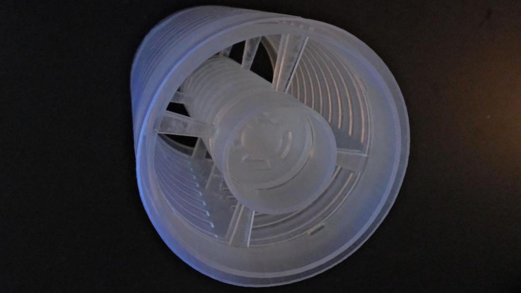 El metamaterial cilíndrico que silencia el entorno pero deja pasar el aire