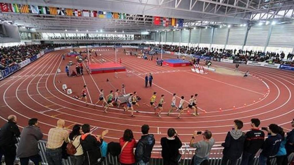 Pista de atletismo cubierta de La Aldehuela