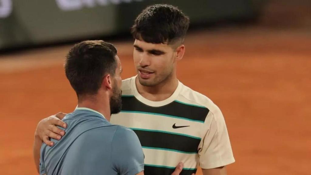 Carlos Alcaraz y Damir Dzumhur, en Roland Garros