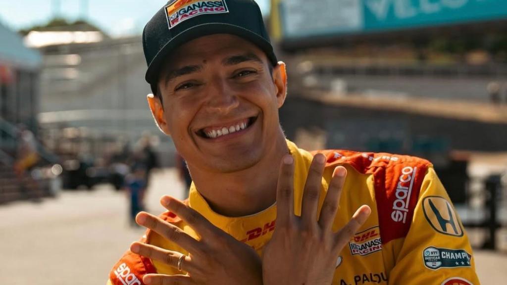 Álex Palou celebra la victoria en Laguna Seca.