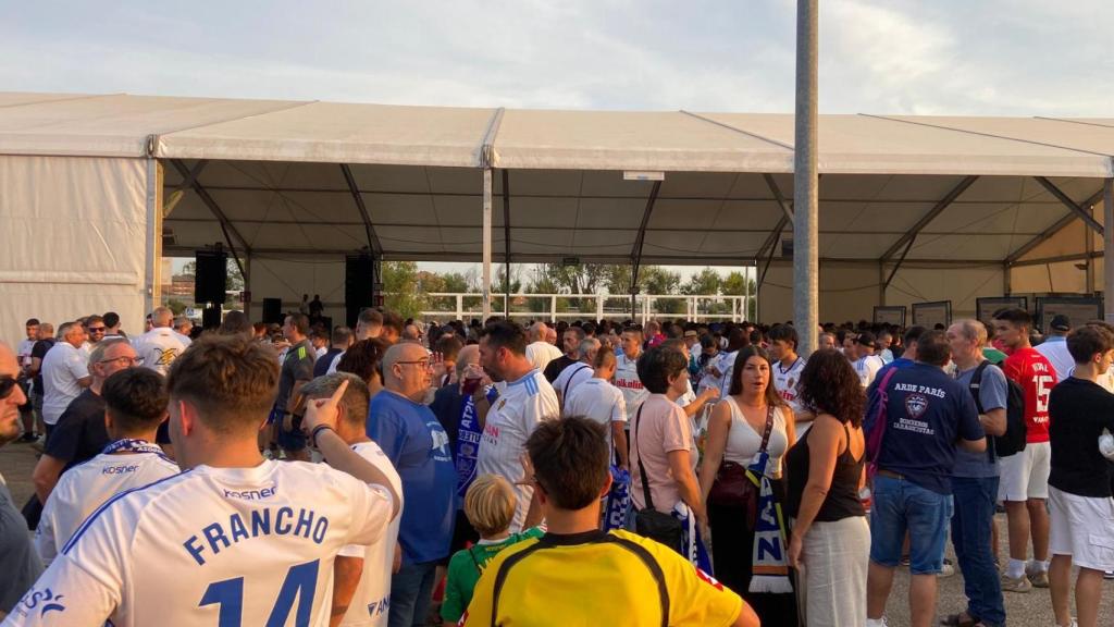 Zaragocistas en la Fan Zone.