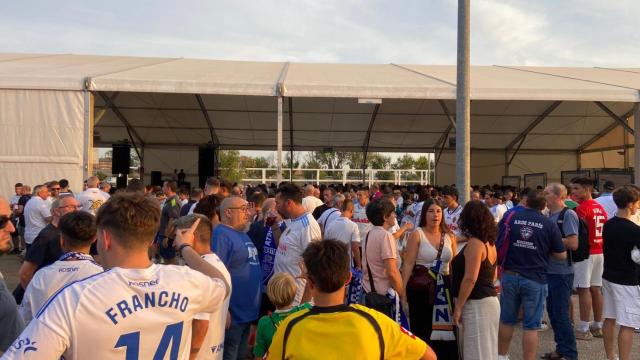 Zaragocistas en la Fan Zone.