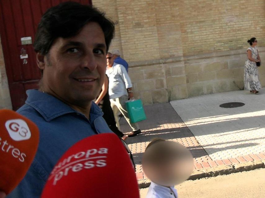 Fran Rivera ha respondido sobre el accidente de su hermano y el incidente que protagonizó en un restaurante de comida rápida en Madrid el pasado mes de junio.