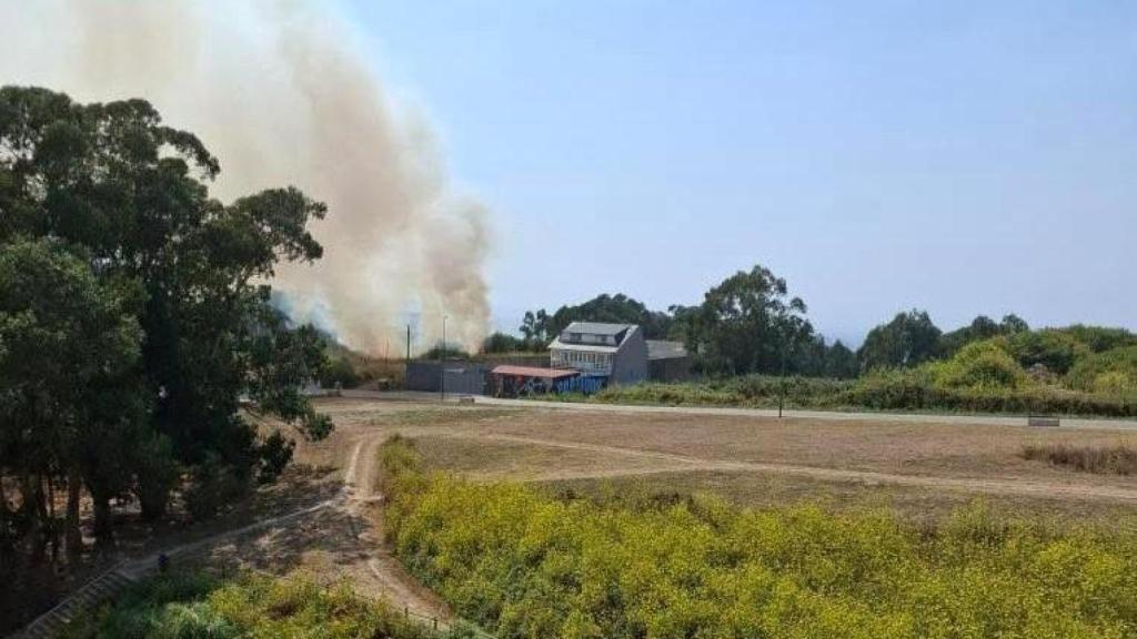 Declarado un incendio en el monte de San Pedro en A Coruña