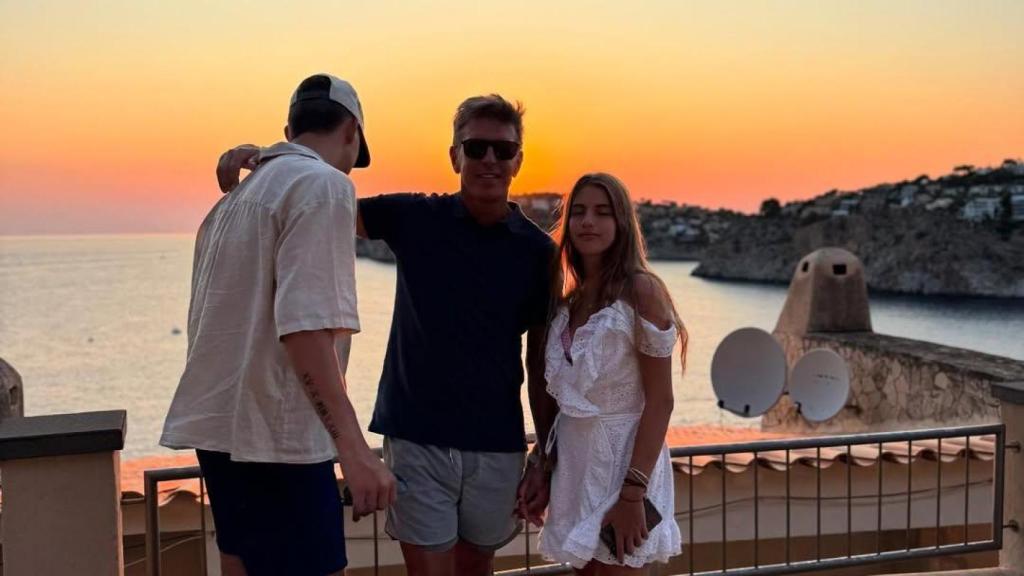 Manuel Díaz 'El Cordobés', con sus hijos Manuel y Triana, en una imagen de sus redes sociales.