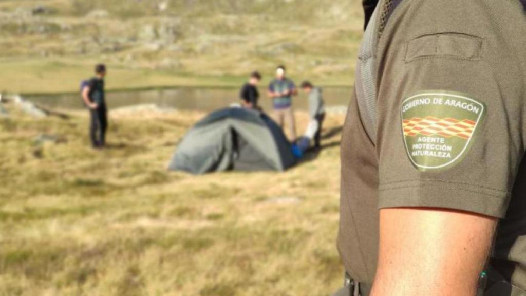 Los agentes, durante la campaña de vigilancia.